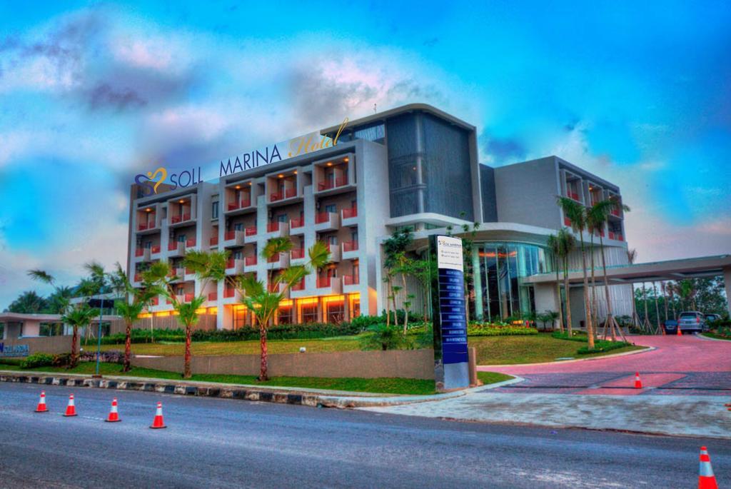 Soll Marina Hotel & Conference Center Bangka Pangkal Pinang Exteriör bild