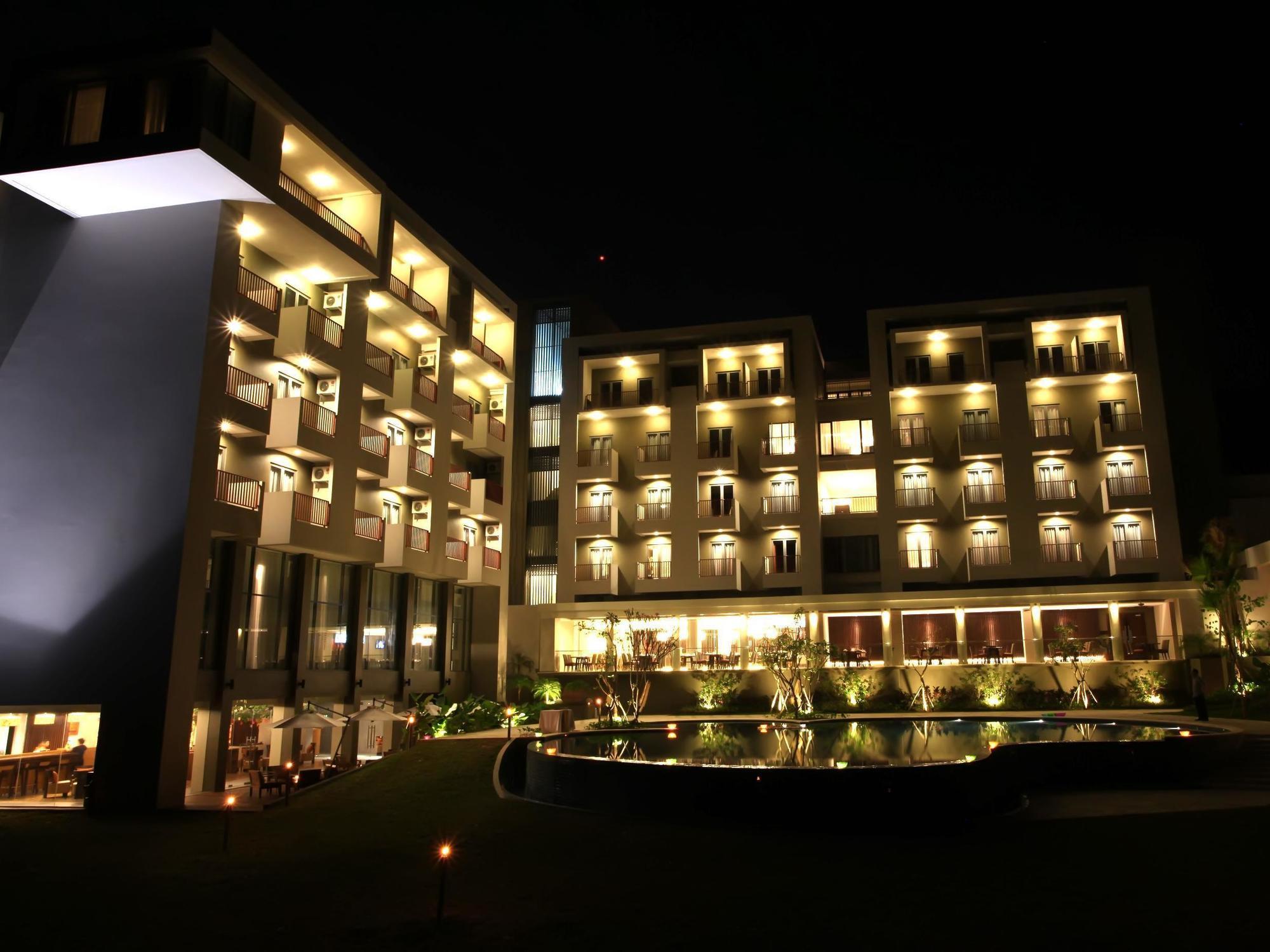 Soll Marina Hotel & Conference Center Bangka Pangkal Pinang Exteriör bild