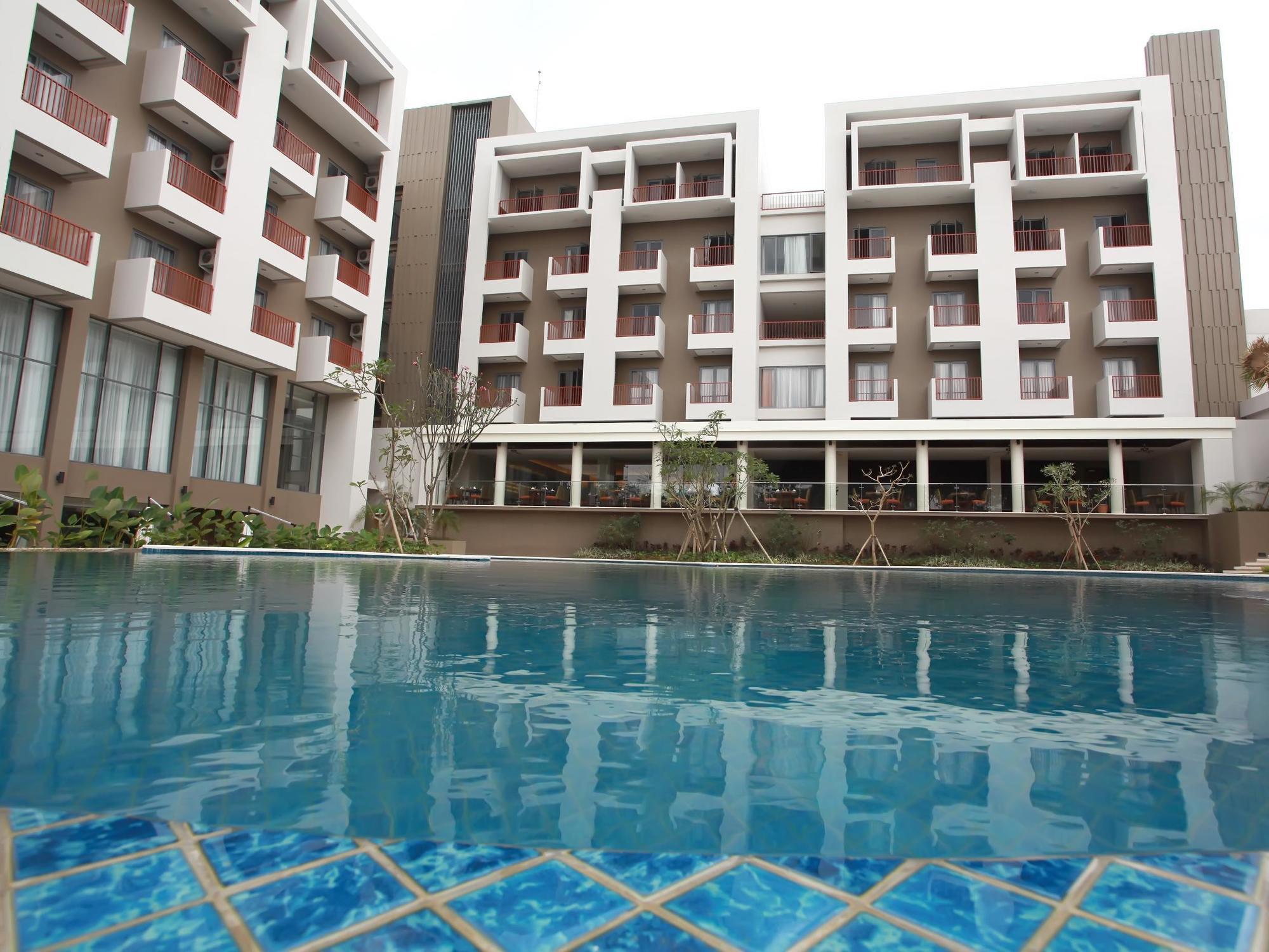 Soll Marina Hotel & Conference Center Bangka Pangkal Pinang Exteriör bild